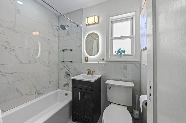 4 PARKSIDE LANE, Bayonne, NJ 07002