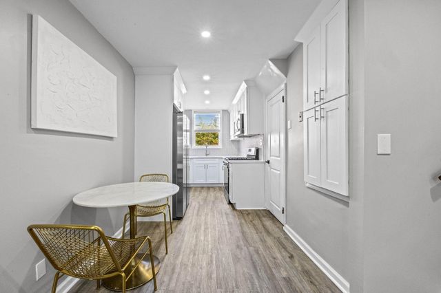 4 PARKSIDE LANE, Bayonne, NJ 07002