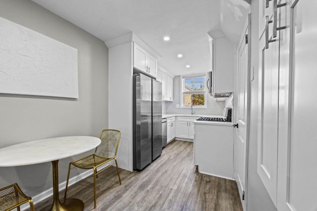 4 PARKSIDE LANE, Bayonne, NJ 07002