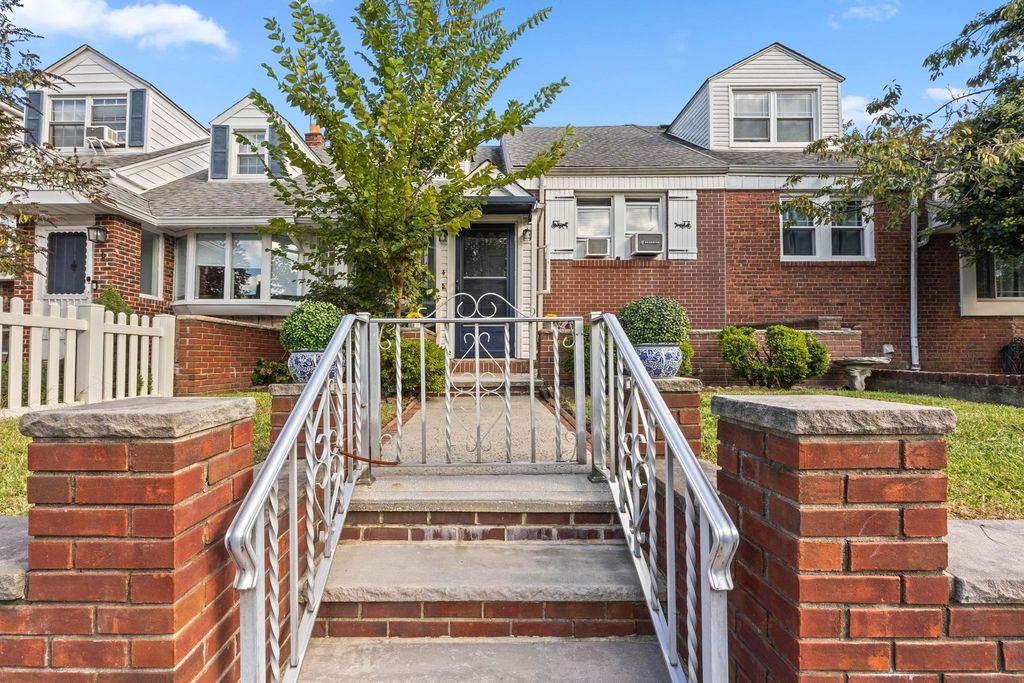 4 PARKSIDE LANE, Bayonne, NJ 07002