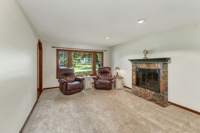 160 Pelczar Rd, Dracut, MA 01826