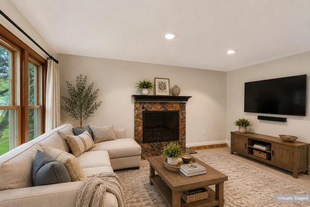 160 Pelczar Rd, Dracut, MA 01826