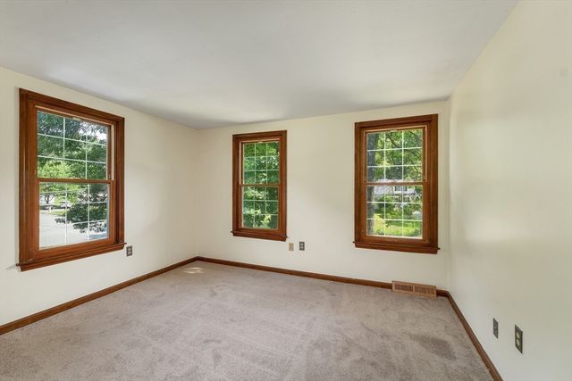 160 Pelczar Rd, Dracut, MA 01826