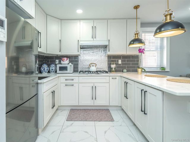 139-87 35th Avenue 4B, Flushing, NY 11354