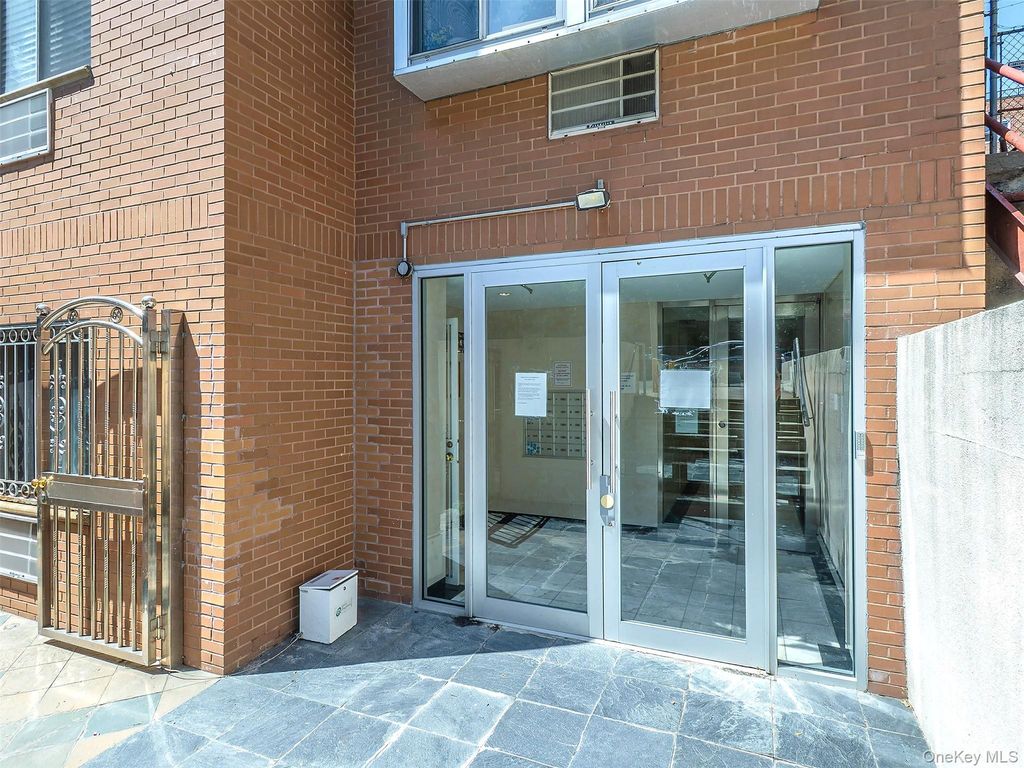 139-87 35th Avenue 4B, Flushing, NY 11354 — photo 2