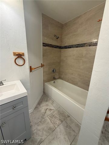 12154 Americus LN, Naples, FL 34113
