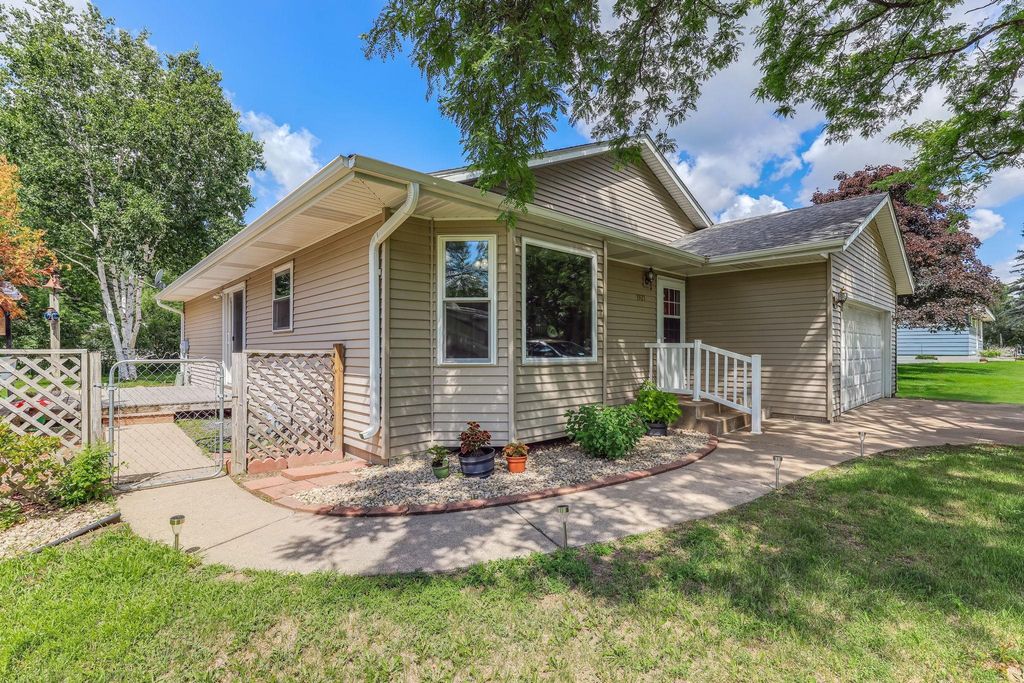 1921 Vale Avenue NW, Elk River, MN 55330