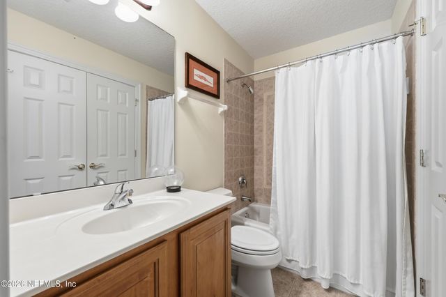 376 N LOMBARDY Loop, St. Johns, FL 32259