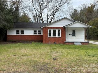 74 Victory Drive, Cheraw, SC 29520