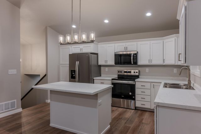 3246 36th Avenue S, Moorhead, MN 56560