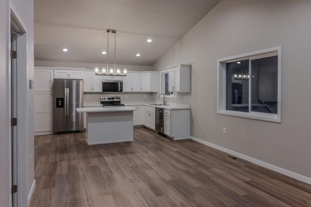 3246 36th Avenue S, Moorhead, MN 56560