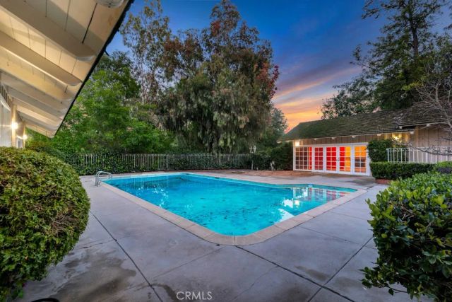 4809 Queen Victoria Road, Woodland Hills, CA 91364