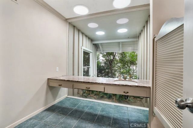 4809 Queen Victoria Road, Woodland Hills, CA 91364