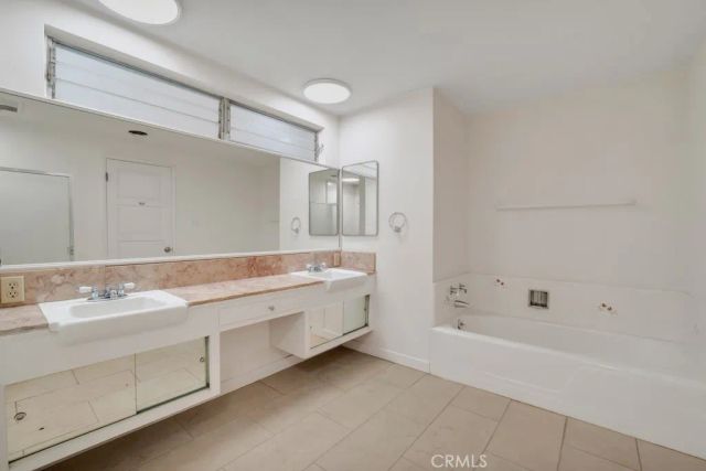 4809 Queen Victoria Road, Woodland Hills, CA 91364