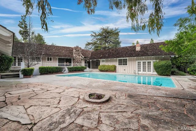 4809 Queen Victoria Road, Woodland Hills, CA 91364