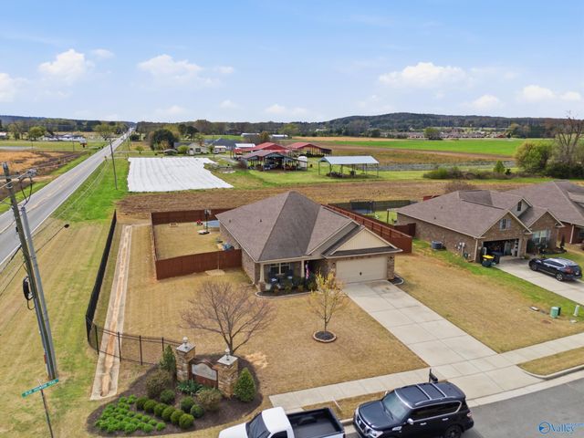 233 Olde Dogwood Trail, Priceville, AL 35603