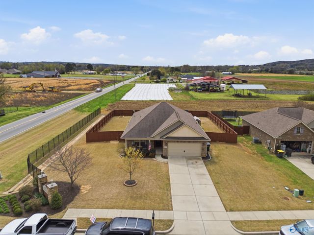 233 Olde Dogwood Trail, Priceville, AL 35603