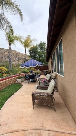 221 Furyk Way, Hemet, CA 92545