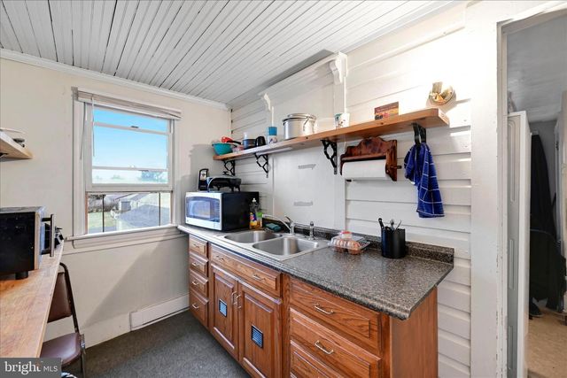 28 S ROBERTS AVE, New Holland, PA 17557