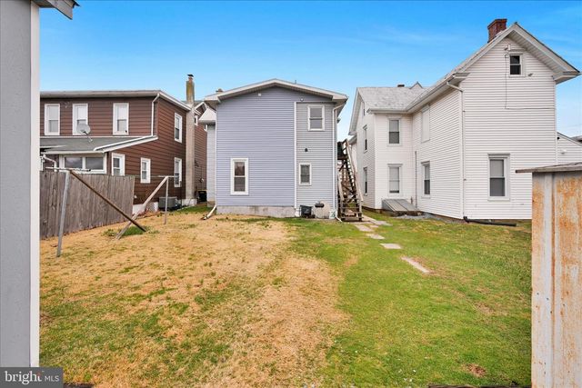 28 S ROBERTS AVE, New Holland, PA 17557