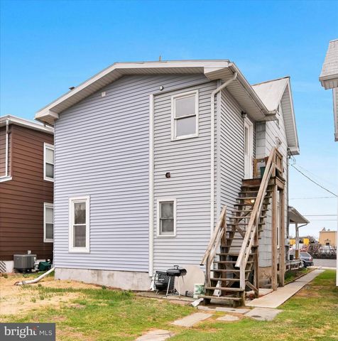 28 S ROBERTS AVE, New Holland, PA 17557