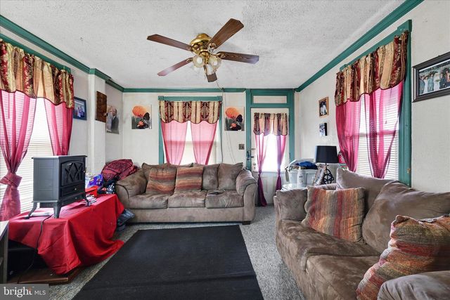 28 S ROBERTS AVE, New Holland, PA 17557