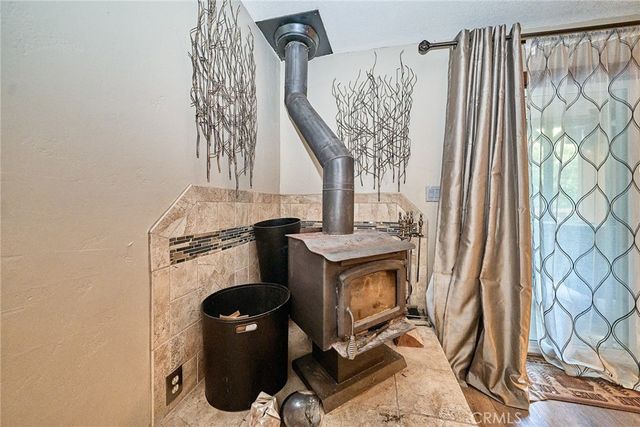 23891 Lakeview, Crestline, CA 92325