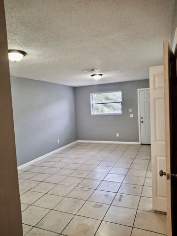 910 Wagner Place 1, Fort Pierce, FL 34982