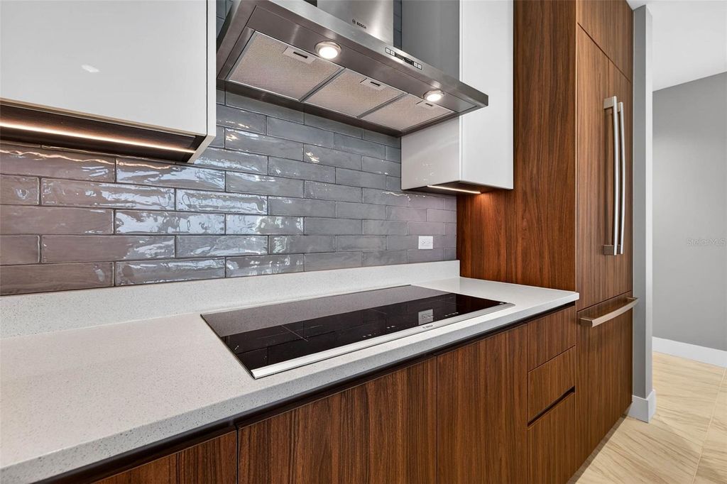 Image 12 of property listing at 777 3RD AVENUE N 1106, St Petersburg, FL 33701