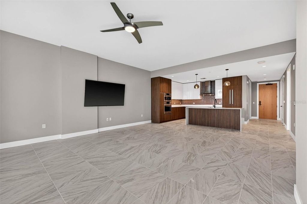 Image 20 of property listing at 777 3RD AVENUE N 1106, St Petersburg, FL 33701