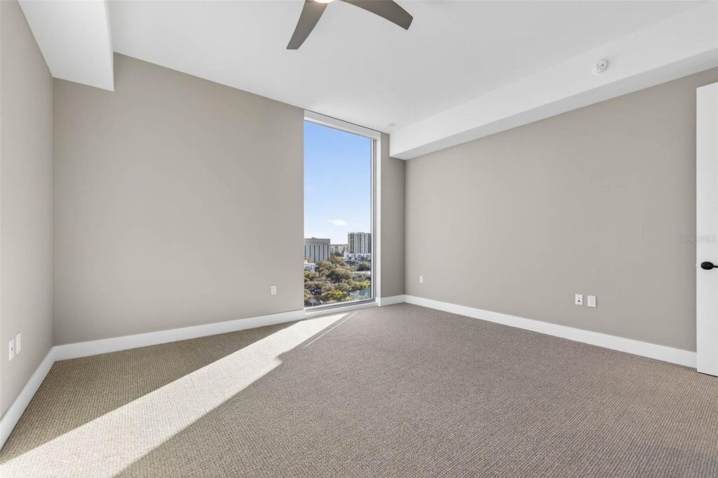 Image 25 of property listing at 777 3RD AVENUE N 1106, St Petersburg, FL 33701