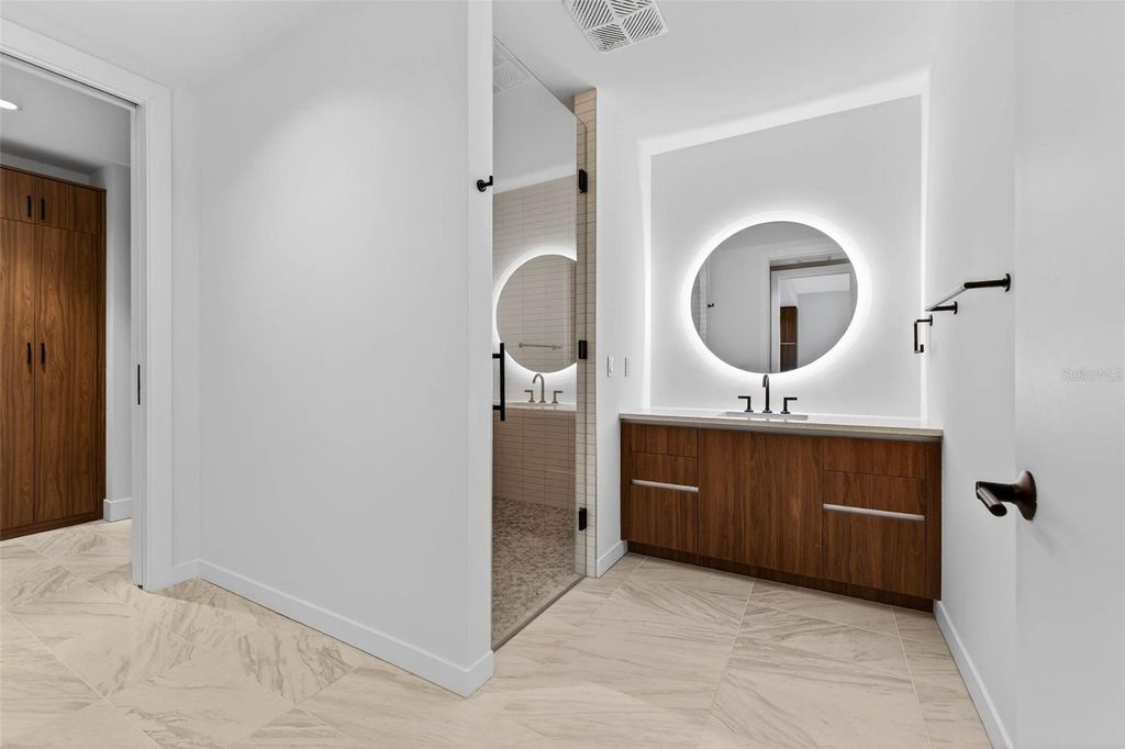 Image 26 of property listing at 777 3RD AVENUE N 1106, St Petersburg, FL 33701