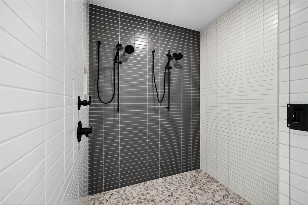 Image 27 of property listing at 777 3RD AVENUE N 1106, St Petersburg, FL 33701