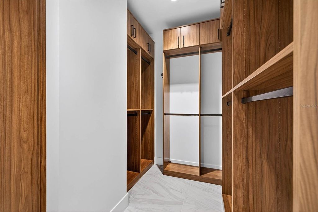 Image 28 of property listing at 777 3RD AVENUE N 1106, St Petersburg, FL 33701