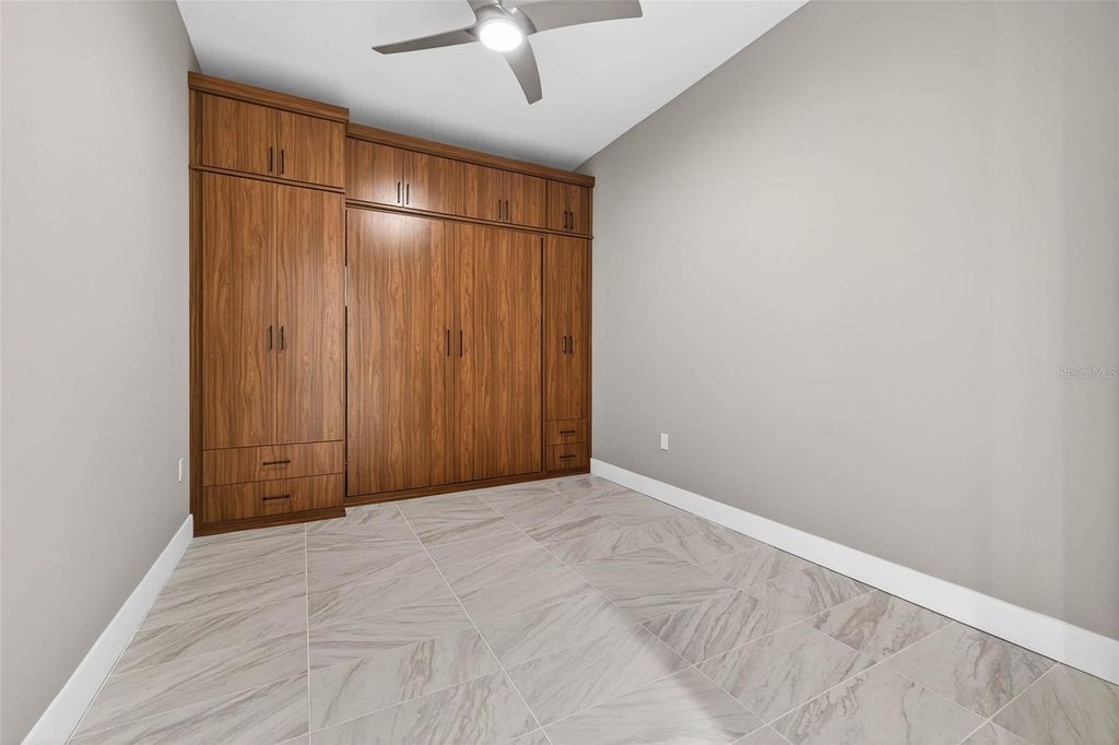 Image 29 of property listing at 777 3RD AVENUE N 1106, St Petersburg, FL 33701