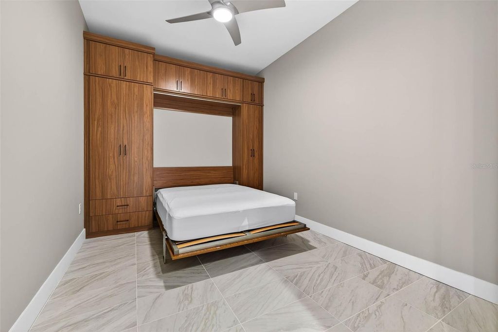 Image 30 of property listing at 777 3RD AVENUE N 1106, St Petersburg, FL 33701