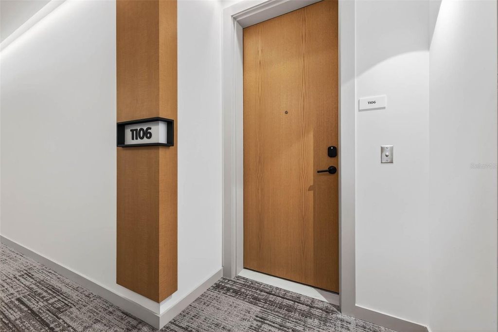 Image 4 of property listing at 777 3RD AVENUE N 1106, St Petersburg, FL 33701