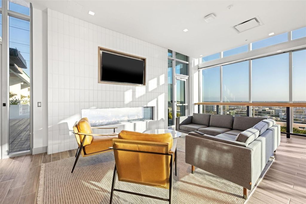 Image 39 of property listing at 777 3RD AVENUE N 1106, St Petersburg, FL 33701