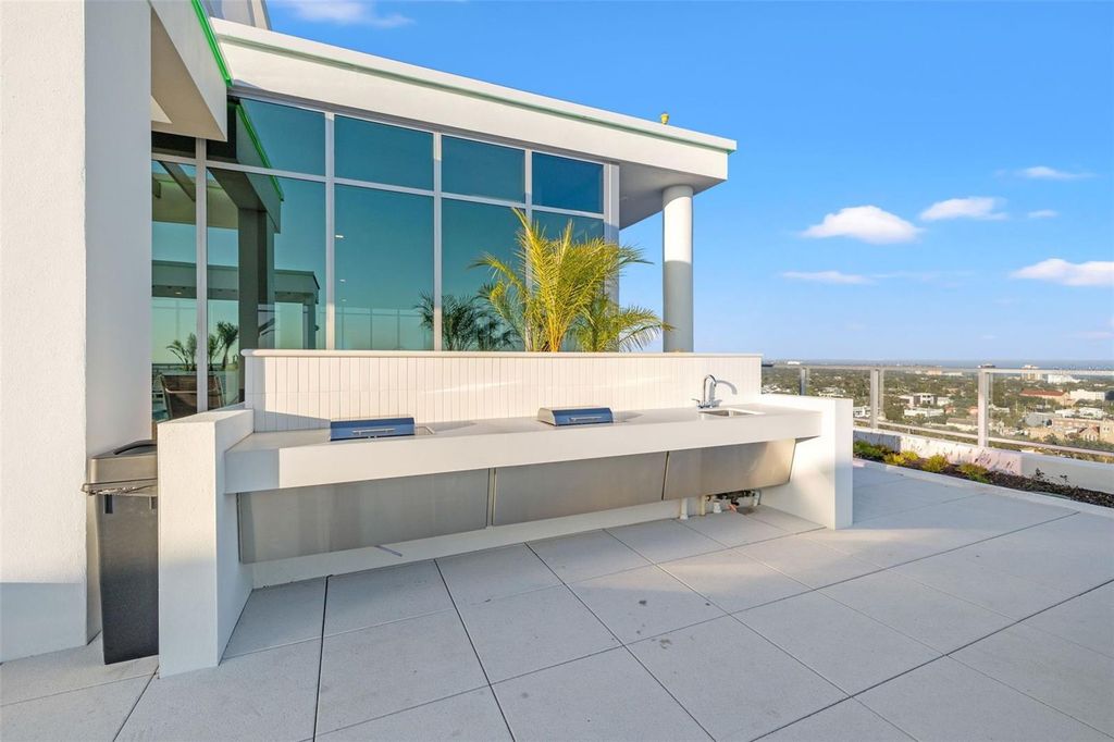 Image 44 of property listing at 777 3RD AVENUE N 1106, St Petersburg, FL 33701