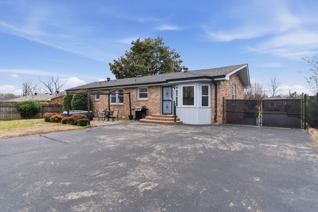 8310 Luree Ln, Hermitage, TN 37076