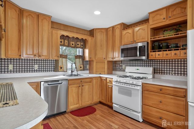 20 Fairfield Road, East Brunswick, NJ 08816