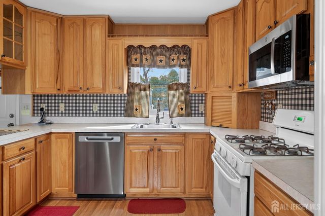 20 Fairfield Road, East Brunswick, NJ 08816