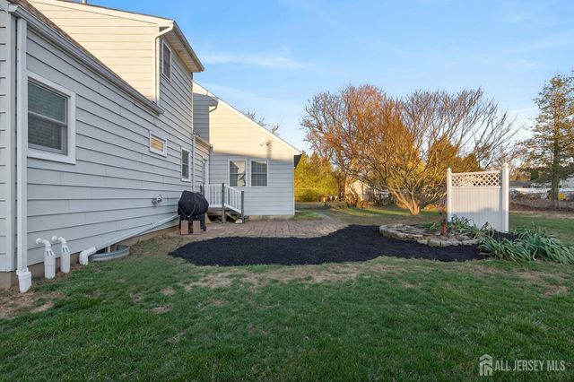 20 Fairfield Road, East Brunswick, NJ 08816