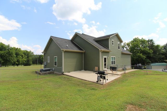 725 Lick Creek Rd, Hartsville, TN 37074