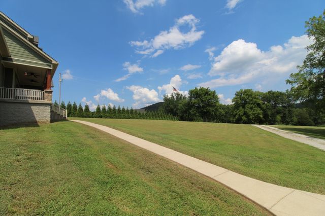 725 Lick Creek Rd, Hartsville, TN 37074