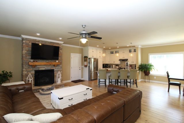 725 Lick Creek Rd, Hartsville, TN 37074