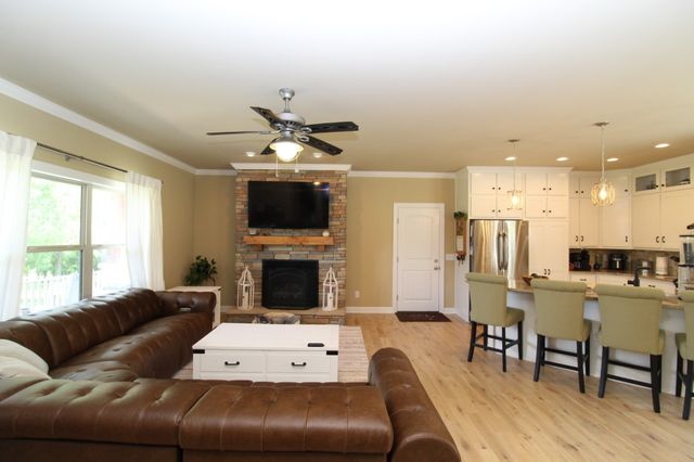 725 Lick Creek Rd, Hartsville, TN 37074