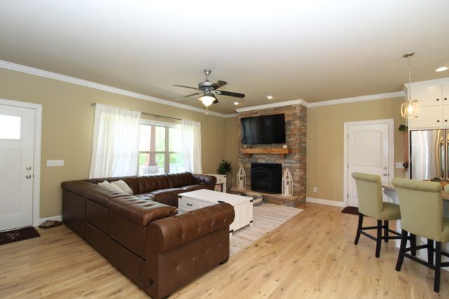 725 Lick Creek Rd, Hartsville, TN 37074