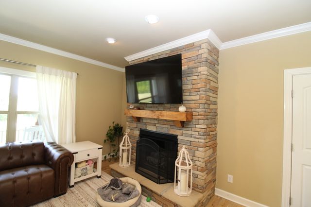 725 Lick Creek Rd, Hartsville, TN 37074