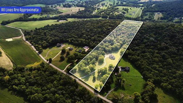 725 Lick Creek Rd, Hartsville, TN 37074